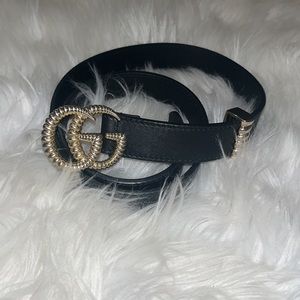 GUCCI
Black Leather Small Torchon GG Belt